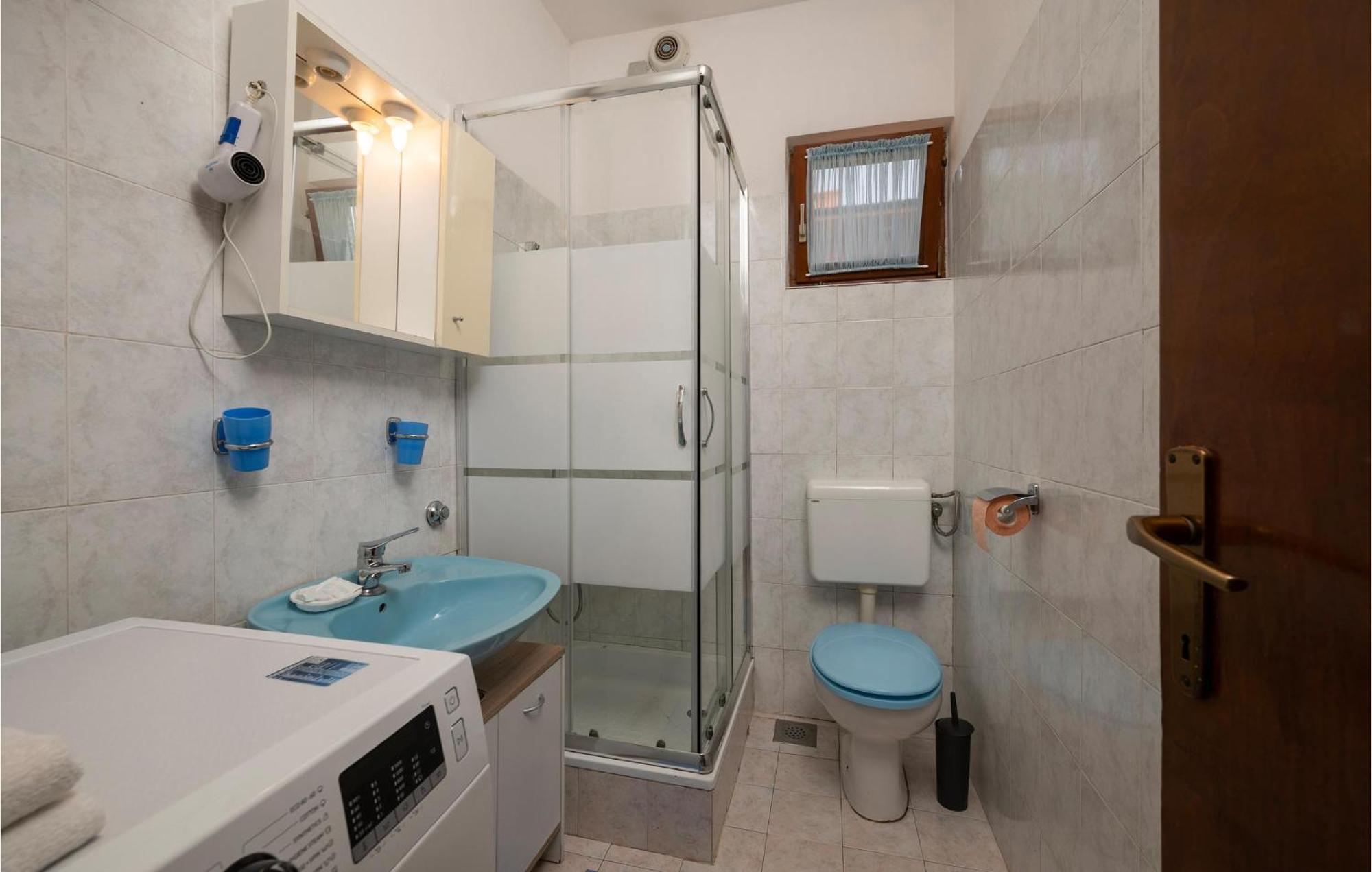1 Bedroom Cozy Apartment In Pula Buitenkant foto