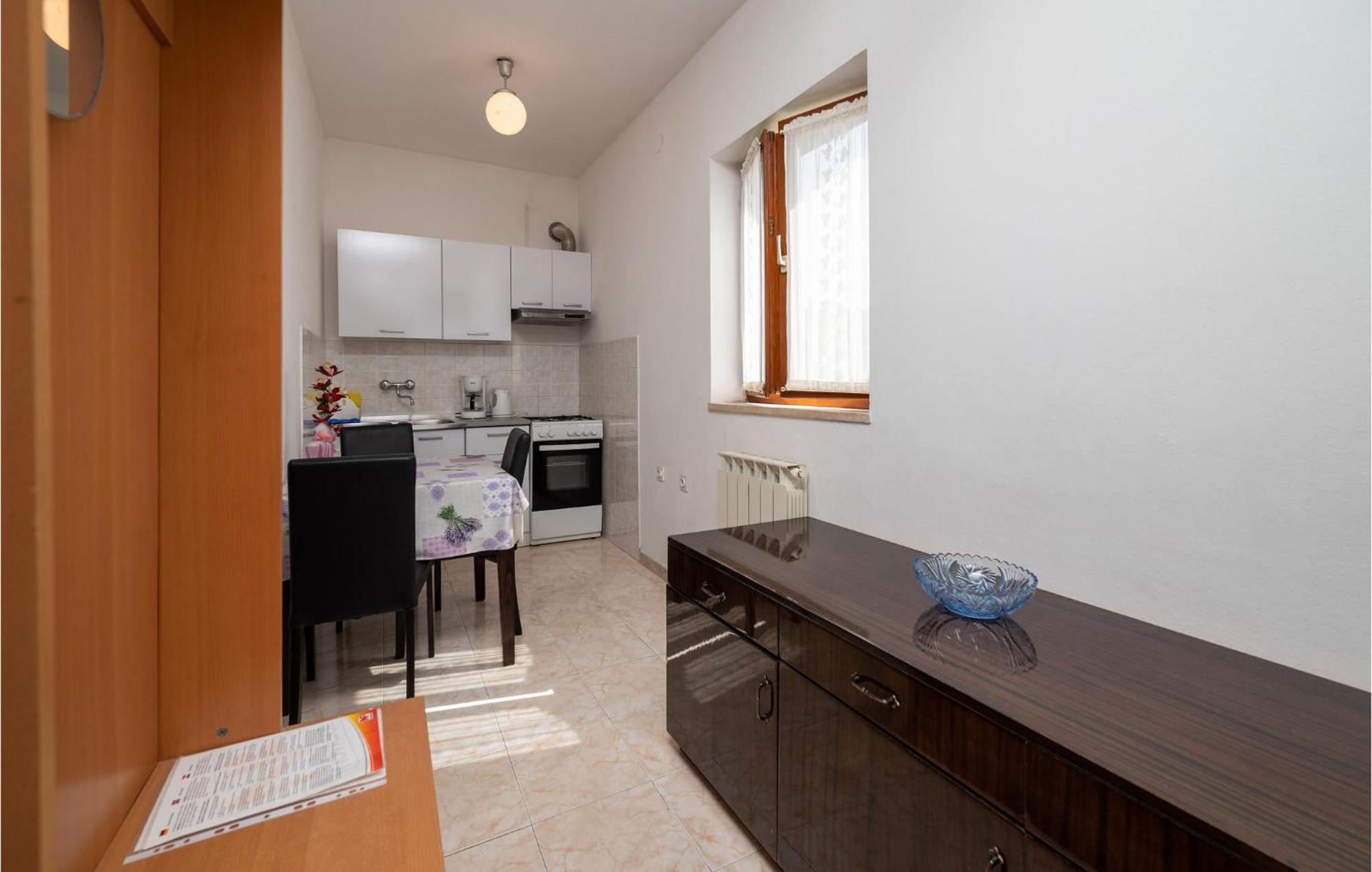 1 Bedroom Cozy Apartment In Pula Buitenkant foto