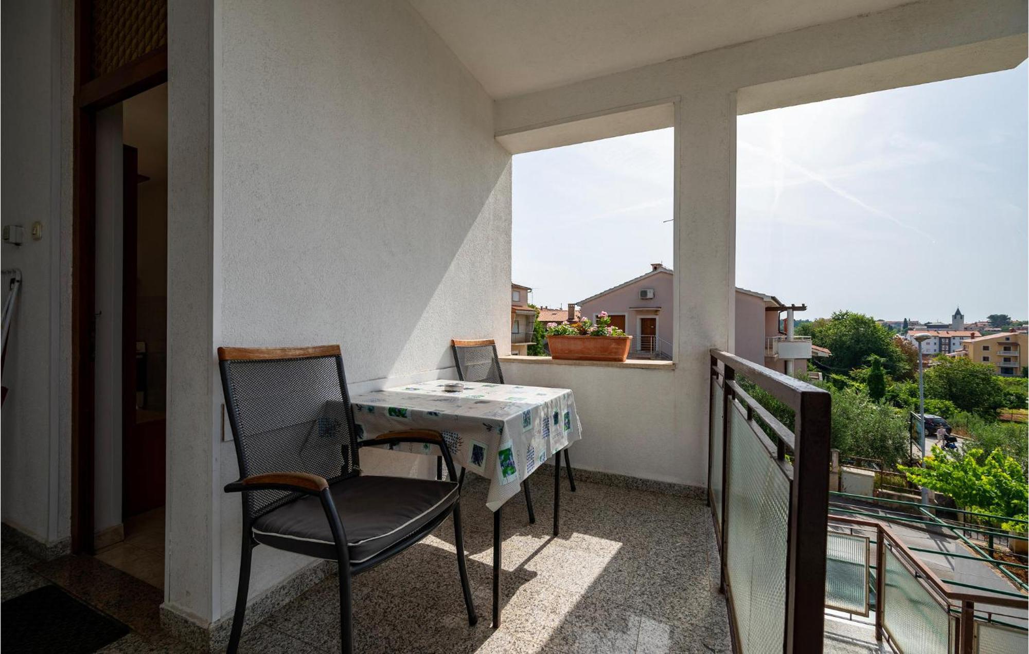 1 Bedroom Cozy Apartment In Pula Buitenkant foto